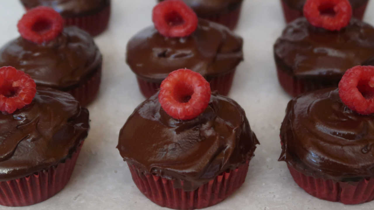 Chocolate Raspberry Cupcakes Recipe - How to make delicious, easy and sweet dark chocolate cupcake dessert