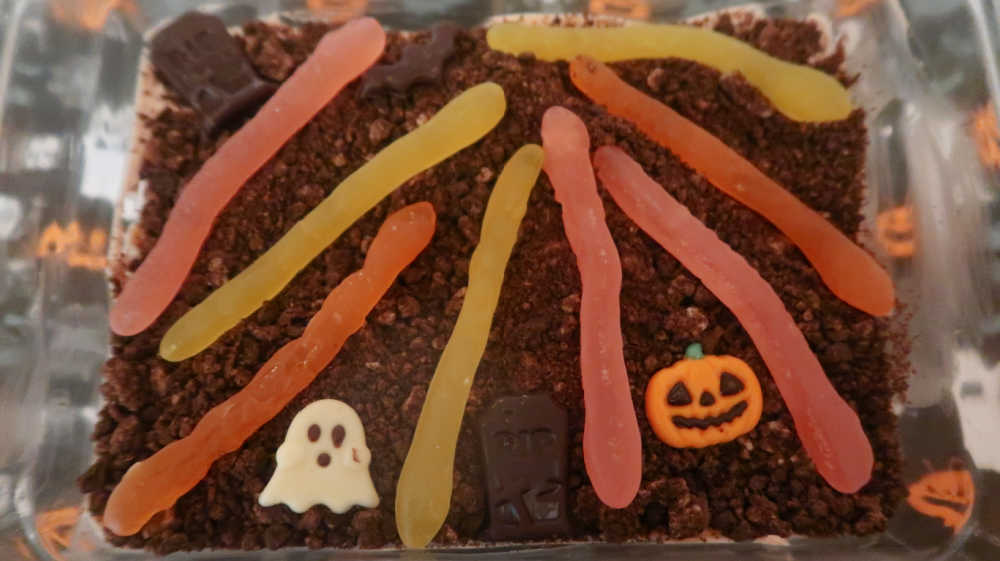 How to make easy Halloween Dirt Cake Recipe Treat Dessert Pudding