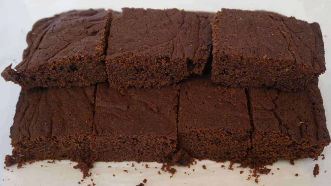 5 Ingredient Brownies Recipe - How to make the best ever easy homemade chocolate brownie dessert