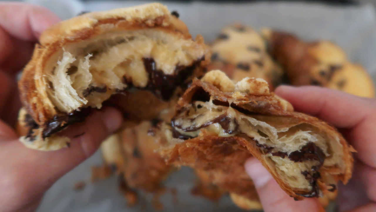 Crookie Recipe - How to make the Viral Croissant Chocolate Chip Cookie Dessert Treat